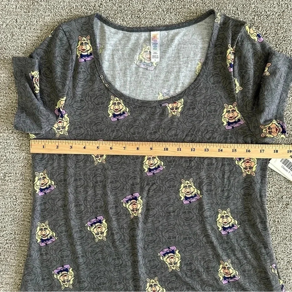 LuLaRoe Muppets Miss Piggy Gray Classic Tee Small - Picture 3 of 7